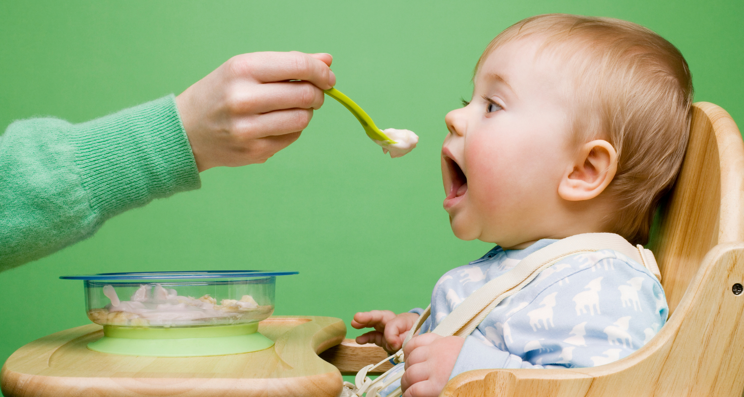7 Signs to Monitor before Introducing Solid Food to your Baby